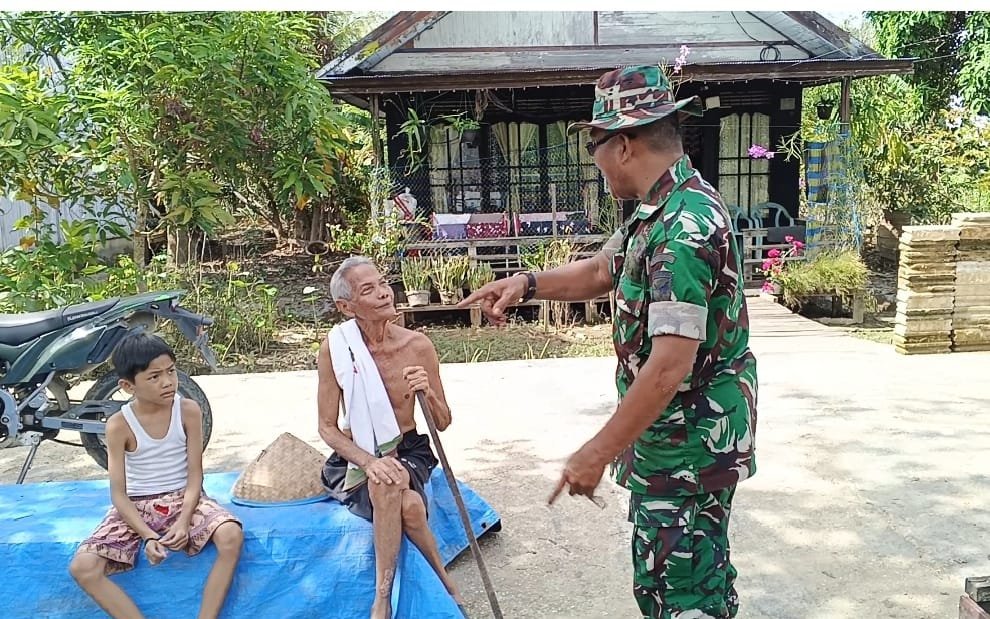 Satgas TMMD Kodim 1012/Buntok Pererat Hubungan dengan Warga Lewat Komsos di Desa Talio