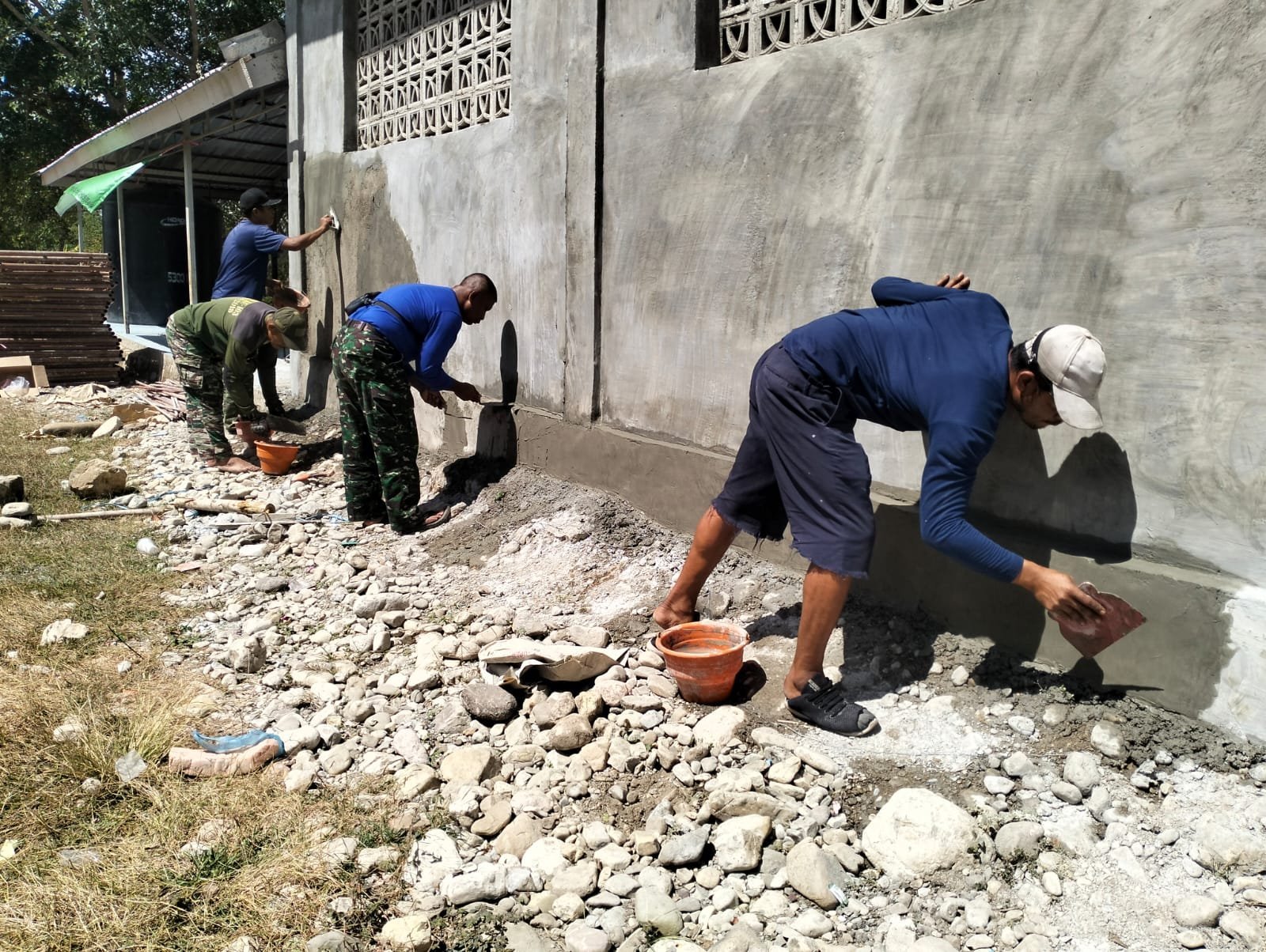 Rehabilitasi Tempat Ibadah Jadi Simbol Keharmonisan TMMD 125 Kodim1605/Belu dan Masyarakat Desa Naekasa