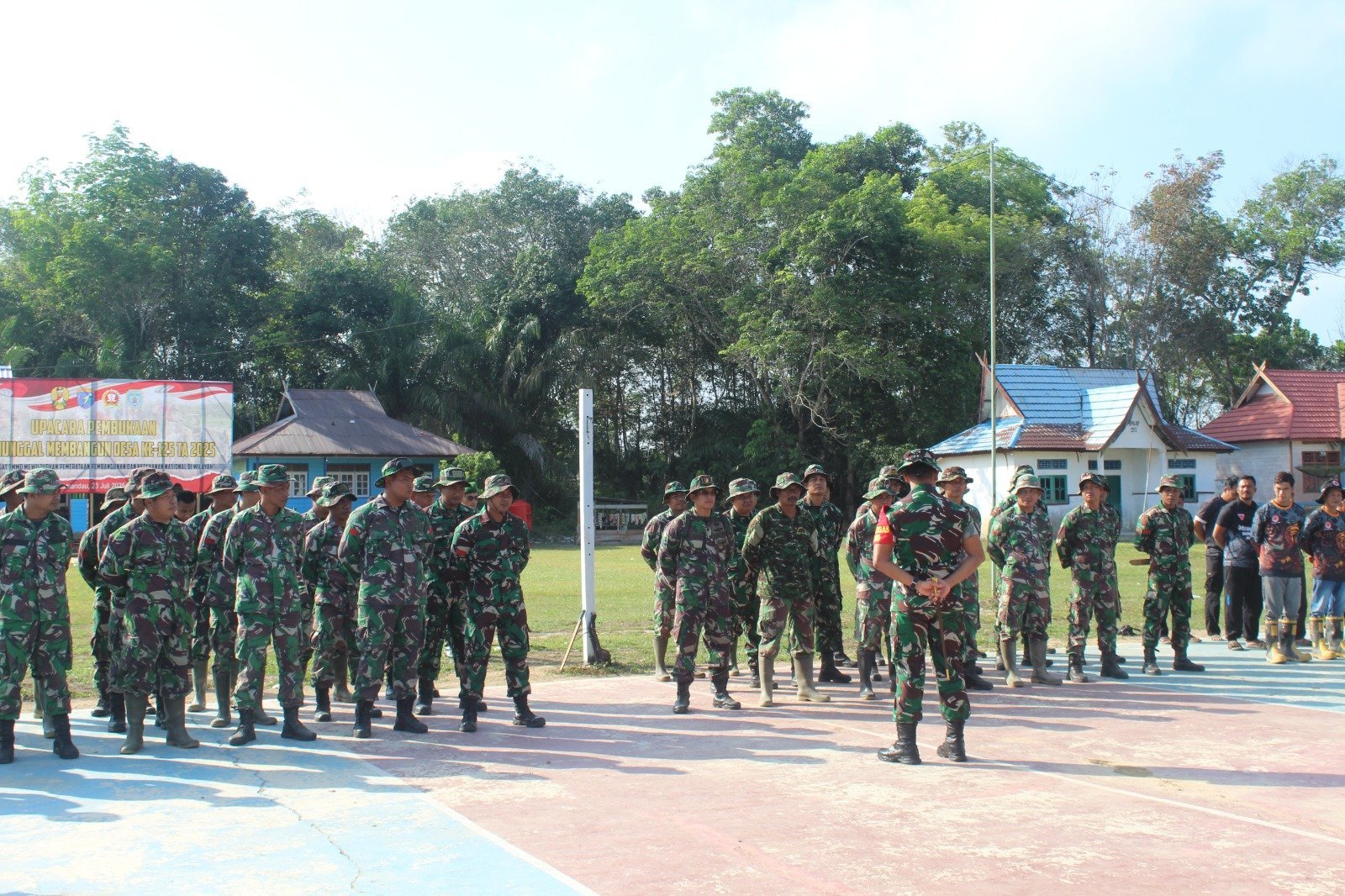 Dandim 1017/Lamandau Pimpin Apel Pagi, Tekankan Disiplin dan Semangat Kebersamaan di TMMD ke-125