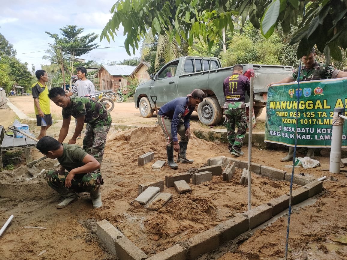 TMMD ke-125 Kodim 1017/Lamandau: Pembuatan Sumur Ketiga di Pekarangan Bapak Indra Gunawan Capai 30%