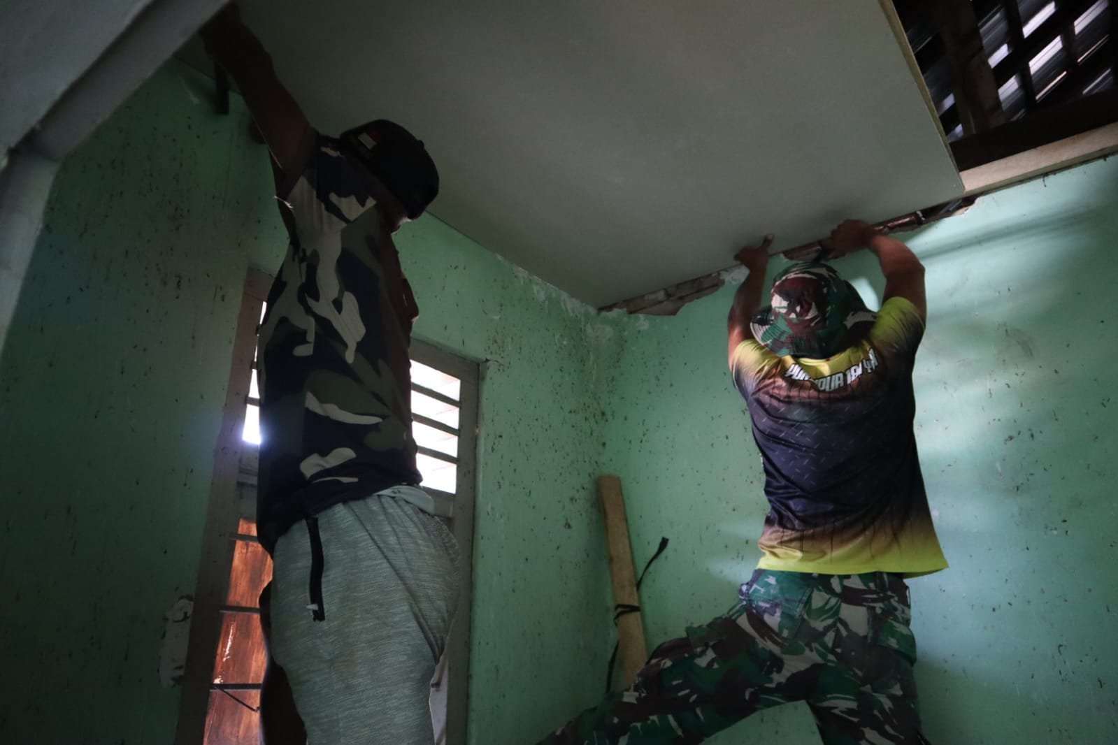 Satgas TMMD Ke-125 Benahi Pustu Kalabeso, Tingkatkan Kenyamanan Layanan Kesehatan Warga