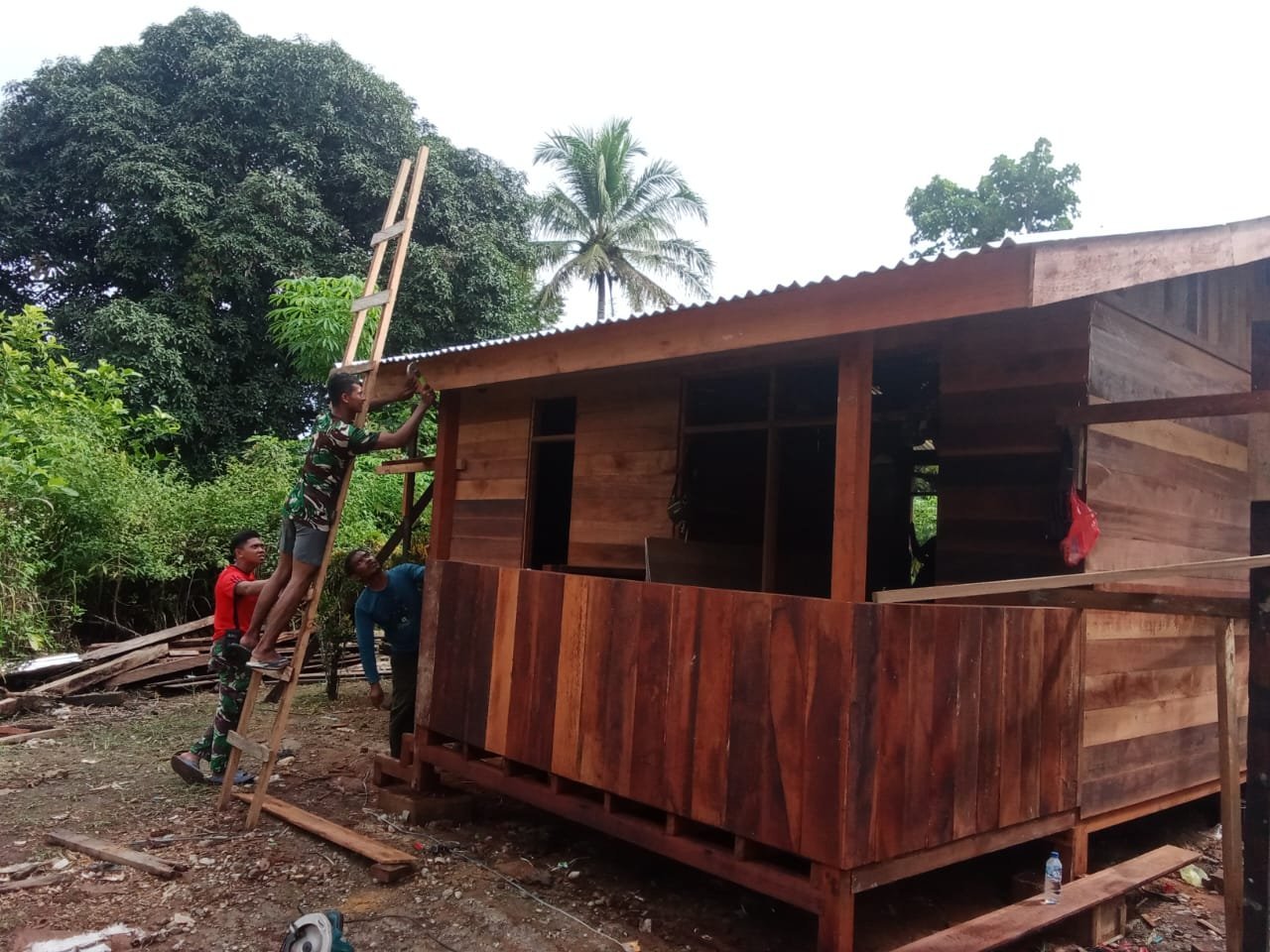 Rehab Rumah Warga Capai 35 Persen, Wujud Nyata Kepedulian TNI Lewat TMMD ke-125 Kodim 1705/Nabire