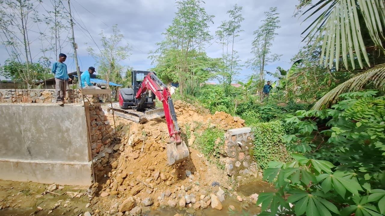 Satgas TMMD 127 Percepat Penataan Drainase Lingkungan di Anggoeya