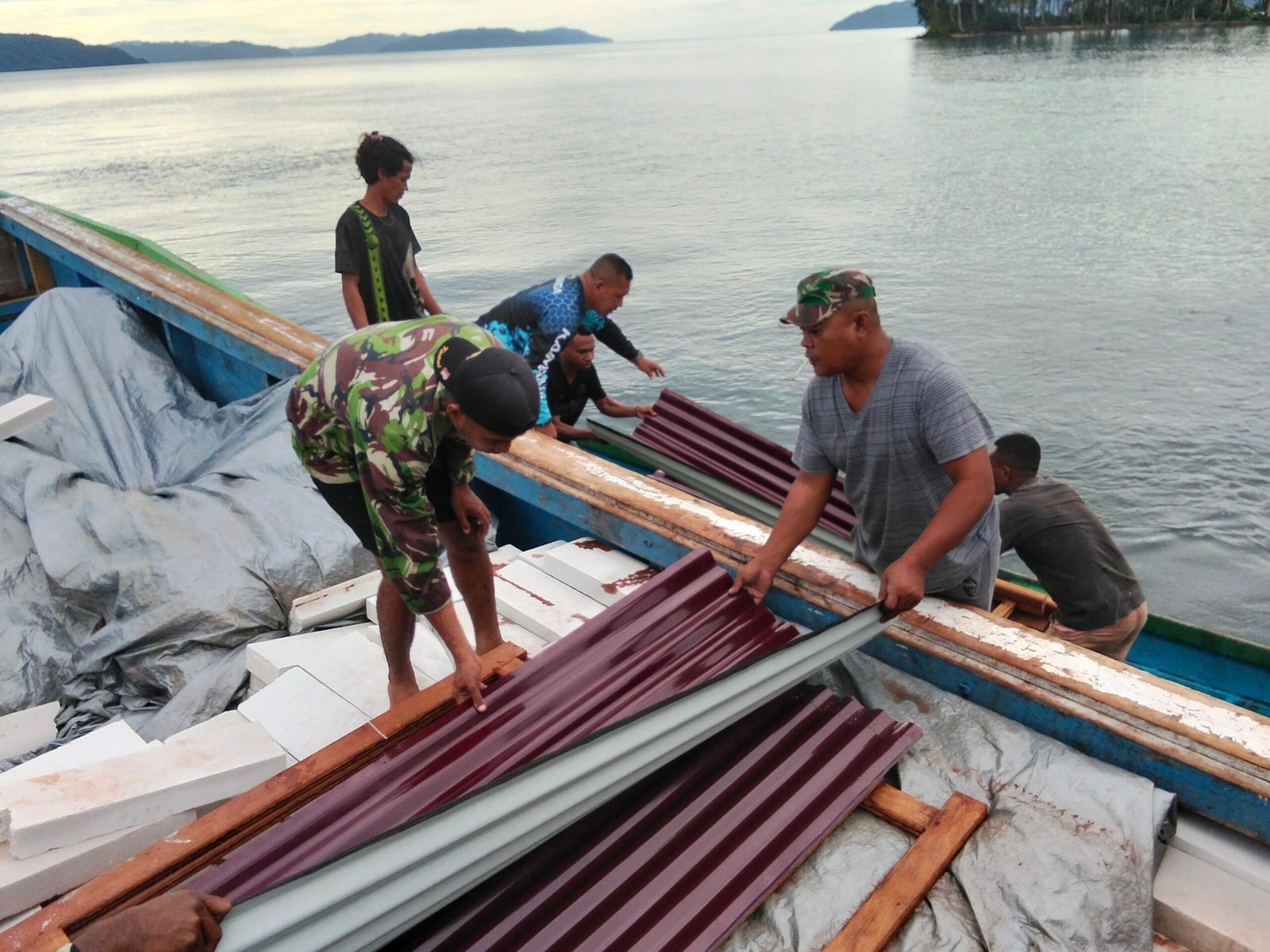 Semangat Kebersamaan Dorong Percepatan Distribusi Material TMMD di Sisir 2