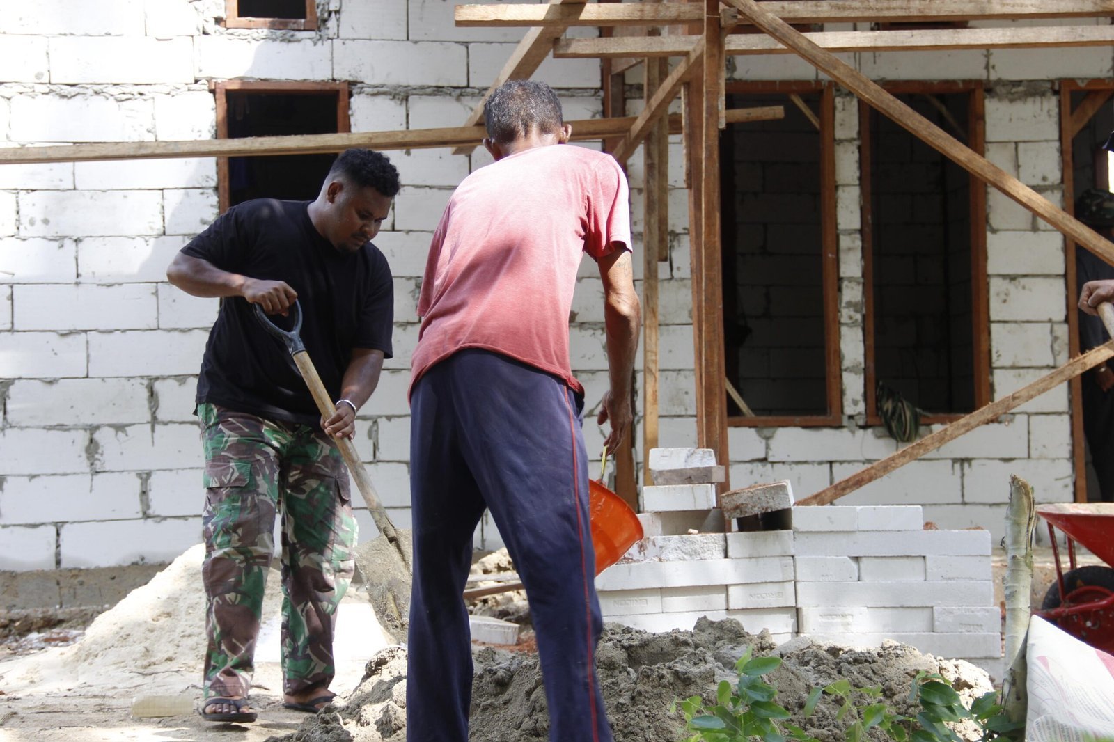 TMMD 127 Kodim 1804/Kaimana di Kampung Sisir Capai Progres 20 Persen