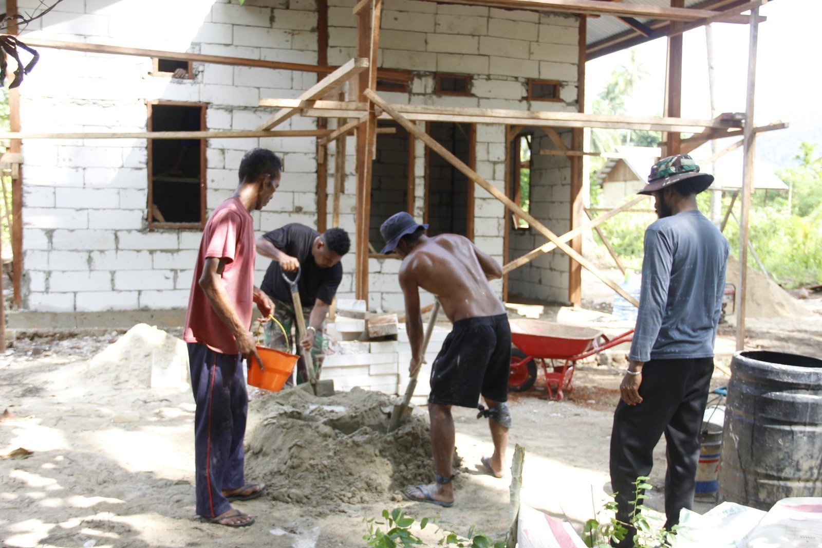 Sinergi TNI dan Warga Dorong Progres TMMD Kampung Sisir Capai 20 Persen