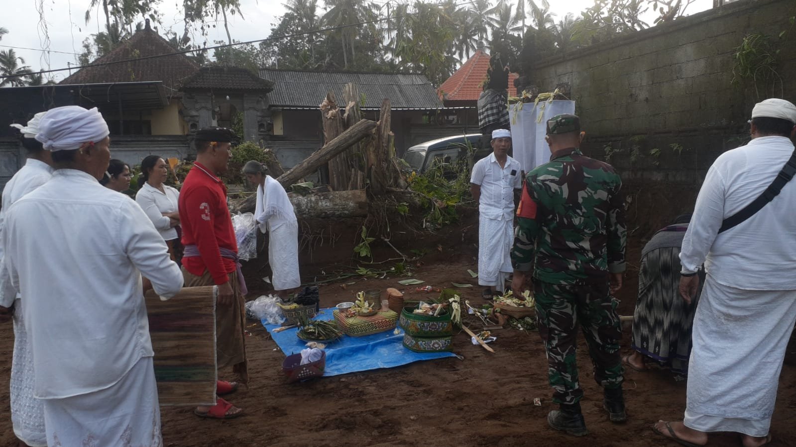 Babinsa Tembuku Ikuti Upacara Ngeruak Pembangunan KDKMP di Tegalasah Kelod