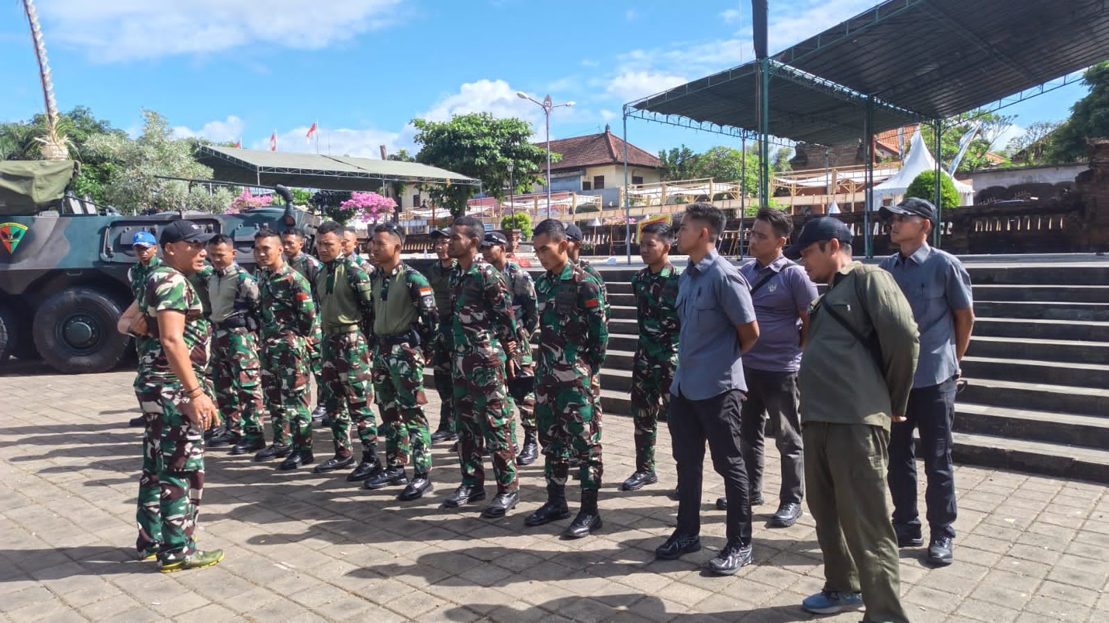 Alutsista Anoa AP Kembali ke Markas Setelah Festival Semarapura Ke 8