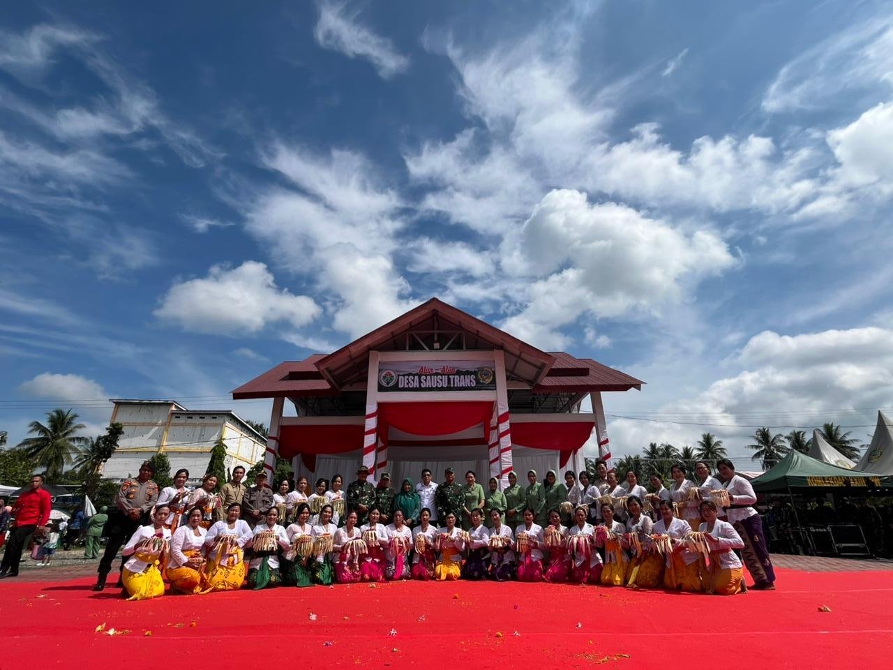 Semarak Penutupan TMMD ke-128 di Desa Sausu Trans