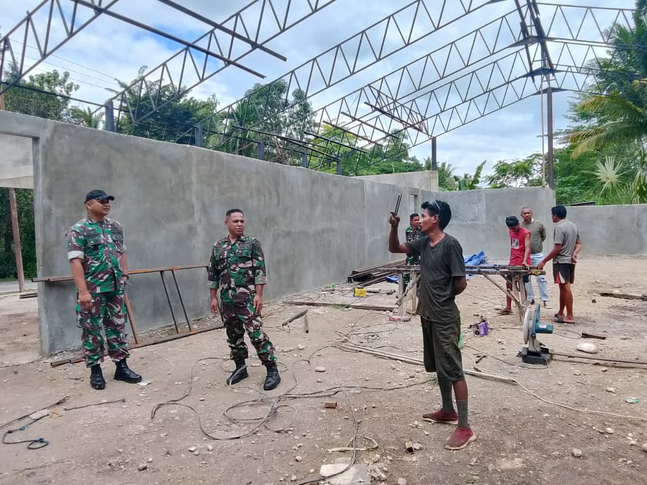 Dandim 1621/TTS Tinjau Pembangunan Gerai KDKMP di Beberapa Desa