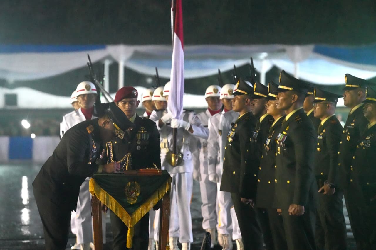 Pelantikan Perwira Remaja TNI AD di Tengah Hujan, Kasad Harapkan Profesionalisme