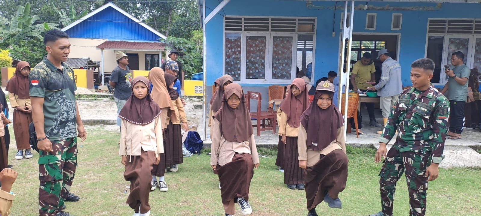 Pelatihan PBB untuk Penguatan Karakter Siswa SDN Umbele oleh Satgas TMMD