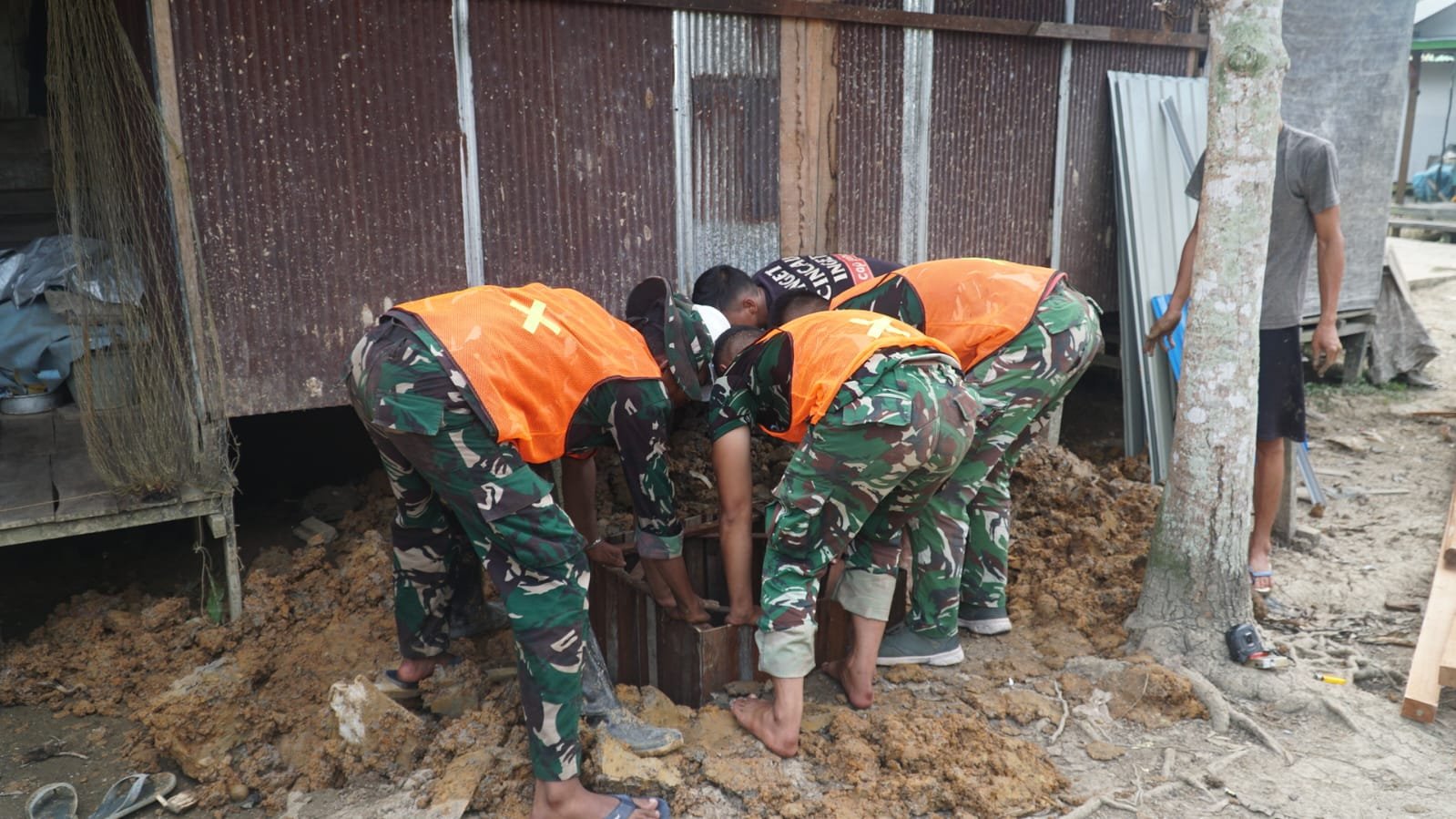 Fasilitas Sanitasi TMMD oleh Kodim 1011/KLK untuk Warga Desa Bandar Raya