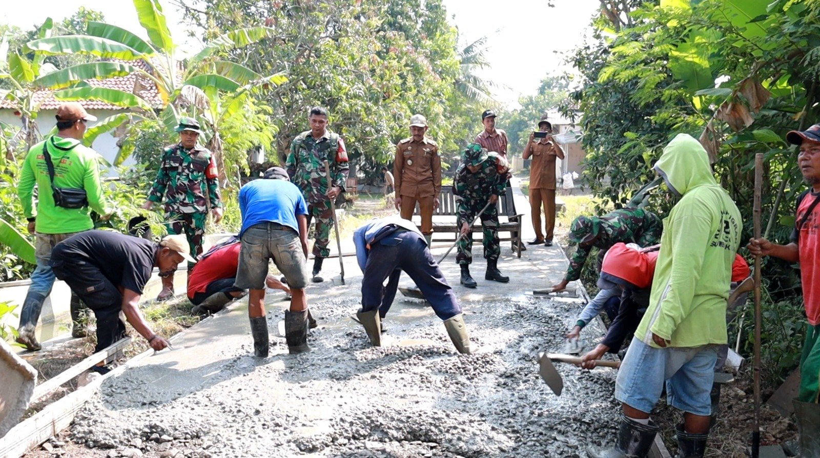 Pembangunan Jalan Rabat Beton di Luwung Kencana Diharapkan Dukung Perekonomian Masyarakat