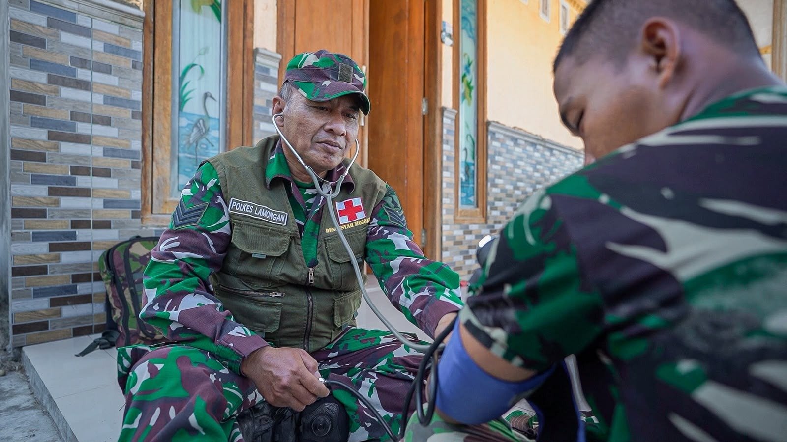 Kesehatan Satgas TMMD ke-129: Tim Medis Poskes Kodim 0812/Lamongan Siaga Membantu
