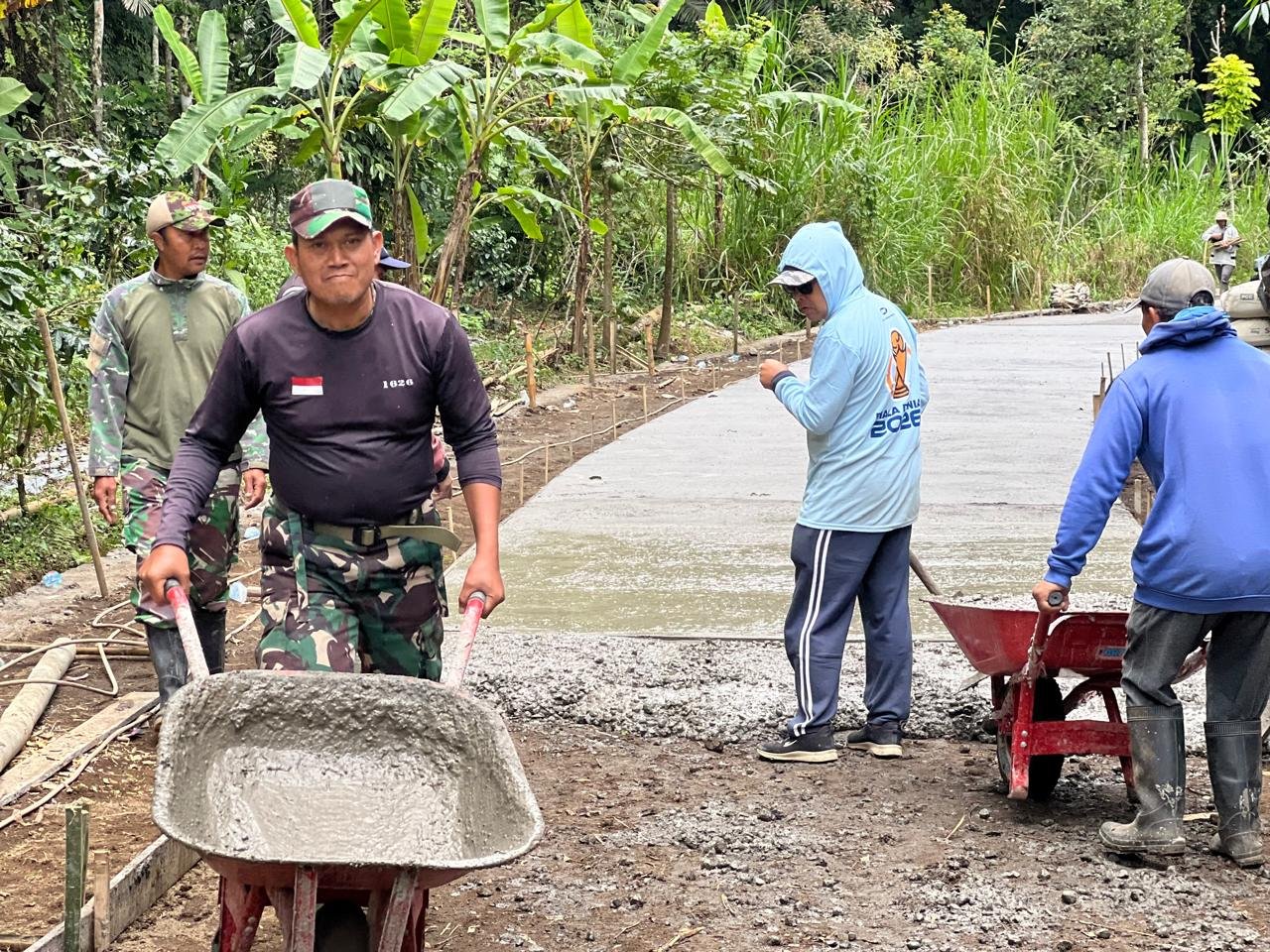 Pembangunan Rabat Beton TMMD Ke-129 di Kodim 1626/Bangli Mencapai 33 Persen