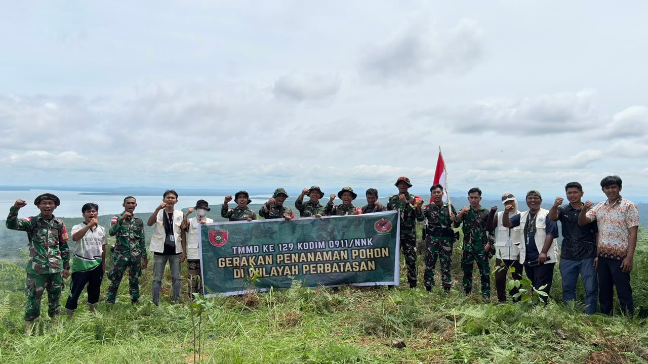 Aksi Penanaman Pohon Buah di Garis Perbatasan RI-Malaysia