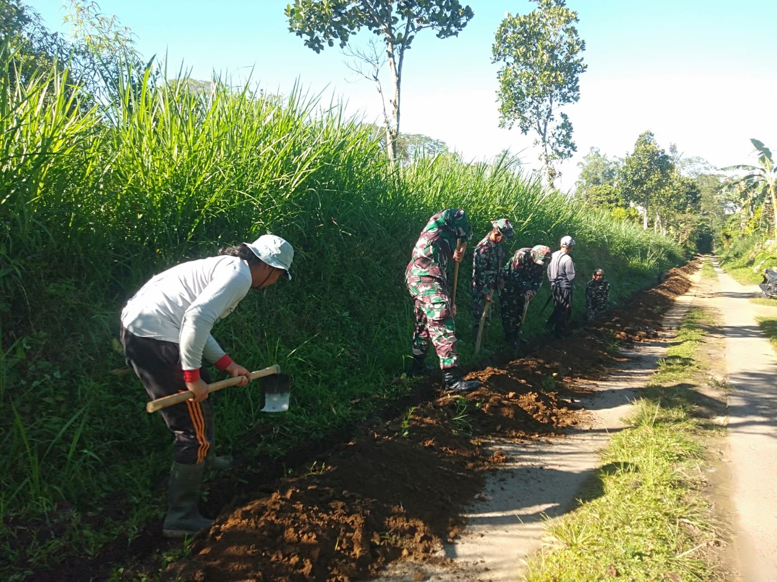 Pembangunan Jaringan Air Bersih untuk Masyarakat Desa Sekardadi