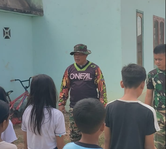Pendidikan Karakter Melalui Pelatihan PBB Bersama Satgas TMMD Ke-129 di Desa Deniang