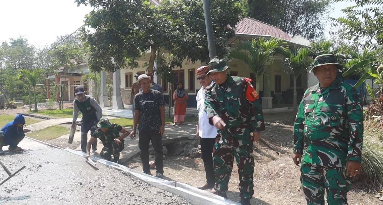 Dandim 0620 Cirebon Awasi Proses Pembangunan Jalan TMMD di Desa Luwung Kencana