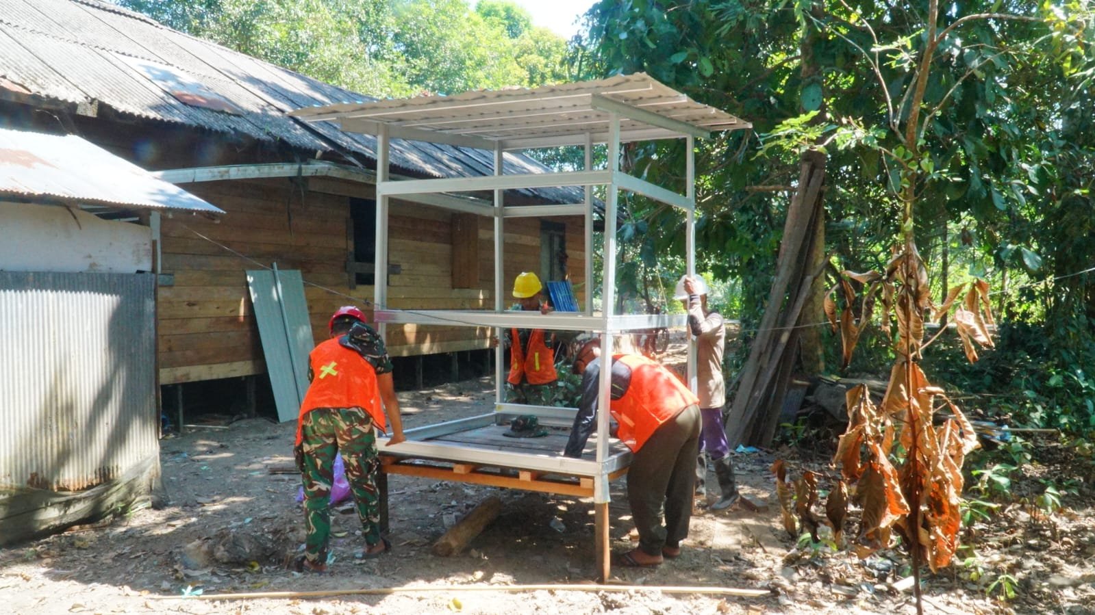 Upaya Tim TMMD Reguler Ke-129 untuk Mewujudkan Sanitasi yang Lebih Baik di Desa