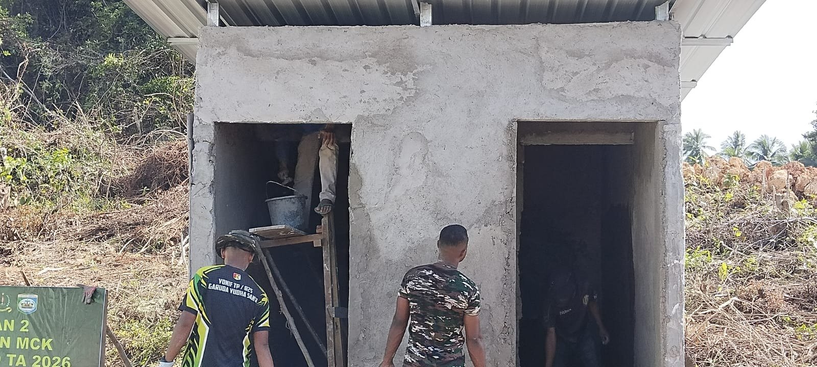 Kemajuan Pembangunan MCK Masjid di Desa Polewali Mencapai Tahap Penyelesaian Dinding