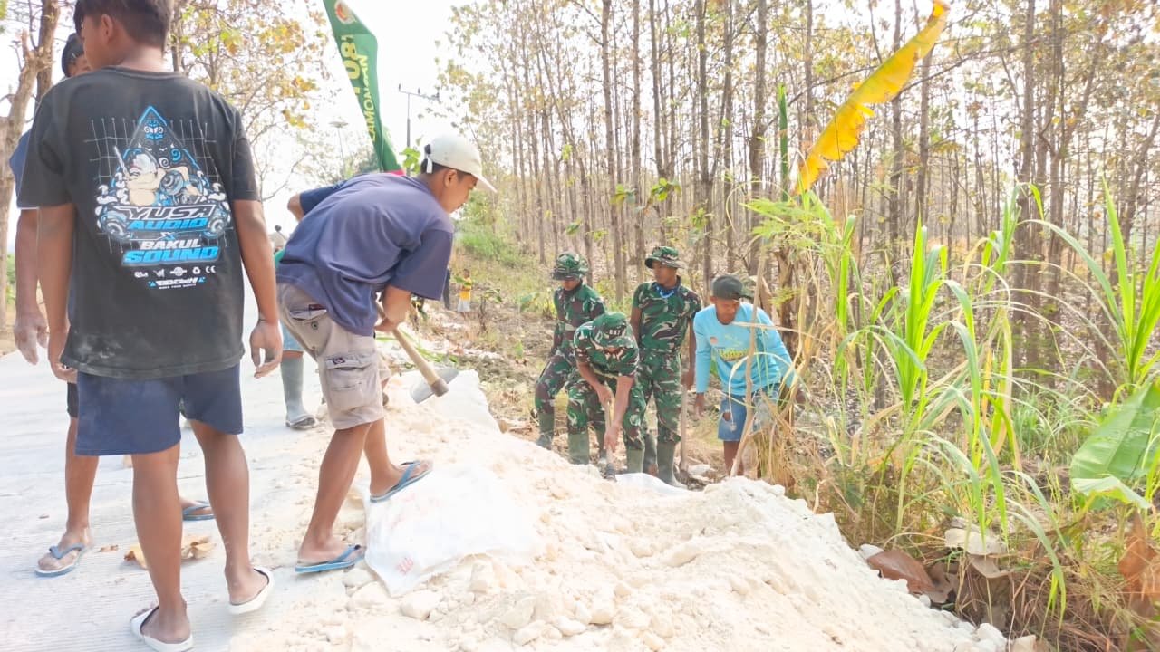 Sinergi Nyata TNI dan Warga di TMMD 129 Desa Tlemang