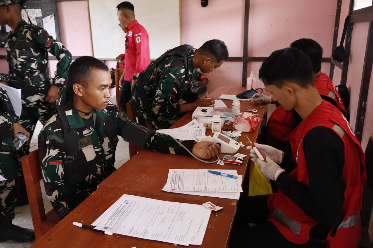 Kepedulian TNI Terhadap Kesehatan Masyarakat Tercermin Dalam Penutupan TMMD Ke-129