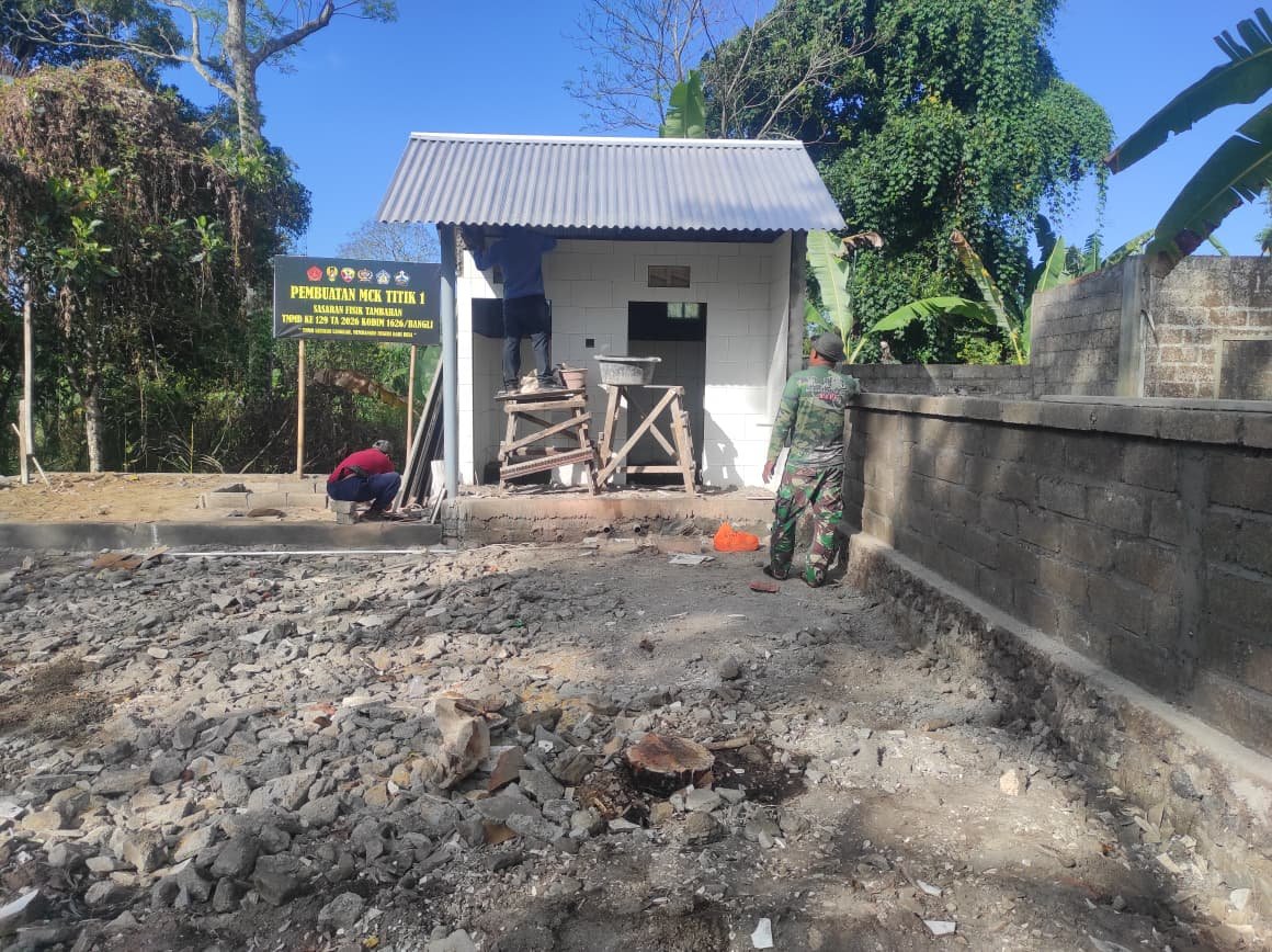 Kolaborasi TNI dan Warga Sekardadi Dorong Progres MCK TMMD Ke-129 Capai 80 Persen