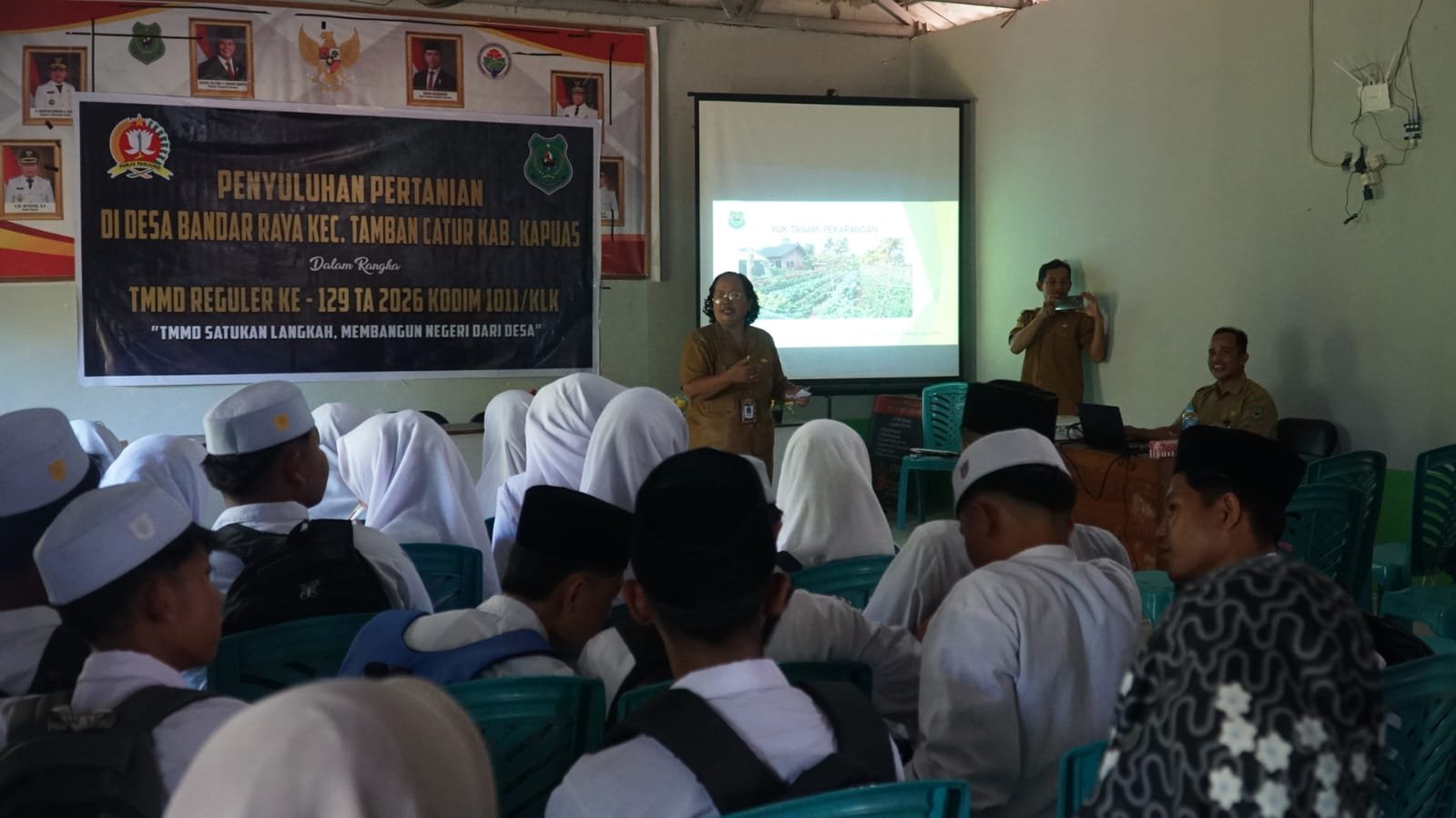 Sinergi TNI dan Warga Melalui Penyuluhan Pertanian TMMD Ke-129