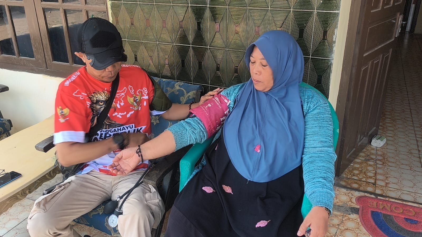 Komitmen Satgas TMMD ke-129 dalam Pelayanan Kesehatan Warga yang Membutuhkan