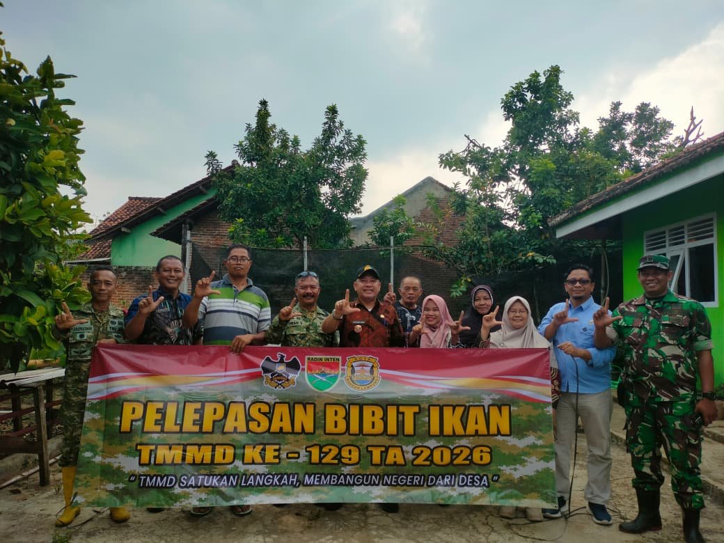 Pelepasan Bibit Ikan oleh Satgas TMMD Ajak Warga Pinang Jaya Berdayakan Ekonomi