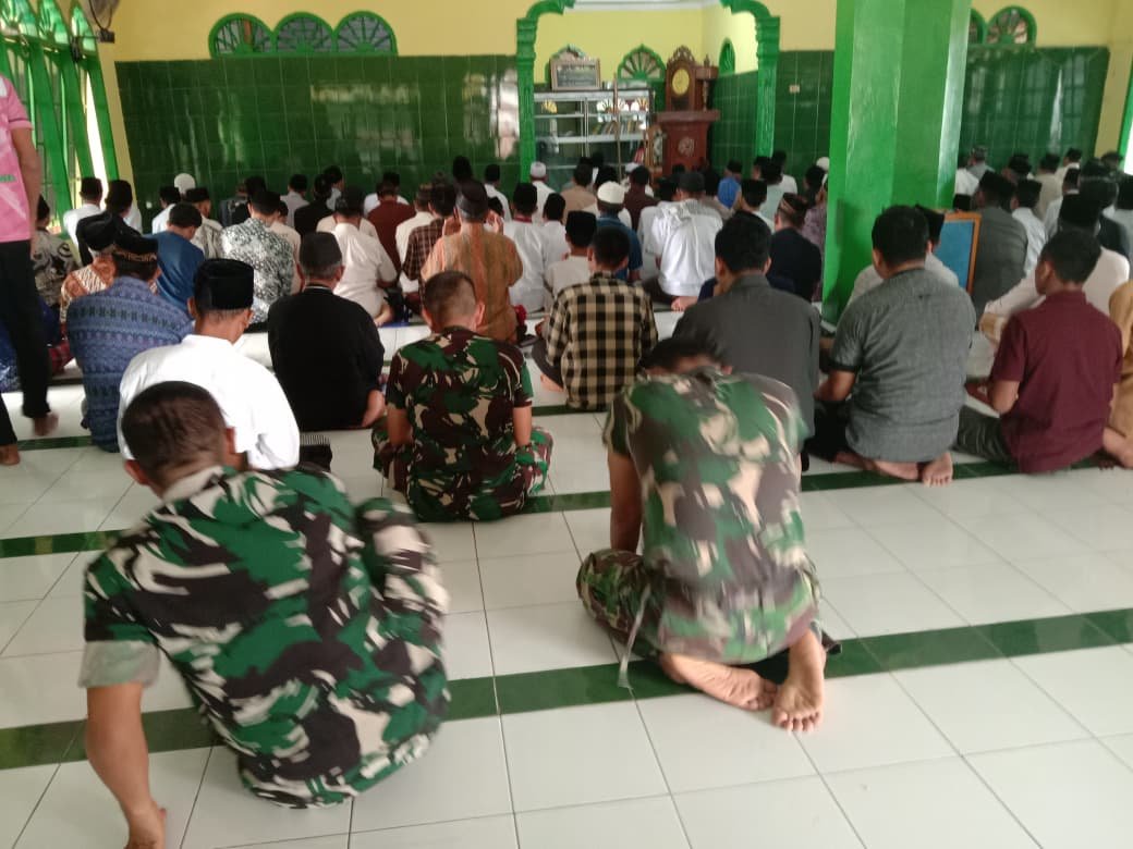 Kegiatan Ibadah Satgas TMMD 0412/LU Memperkuat Hubungan dengan Masyarakat